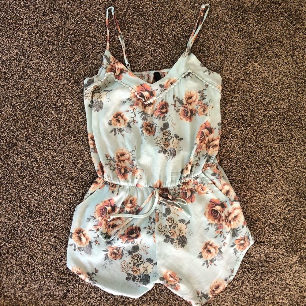Luna Chik rose romper